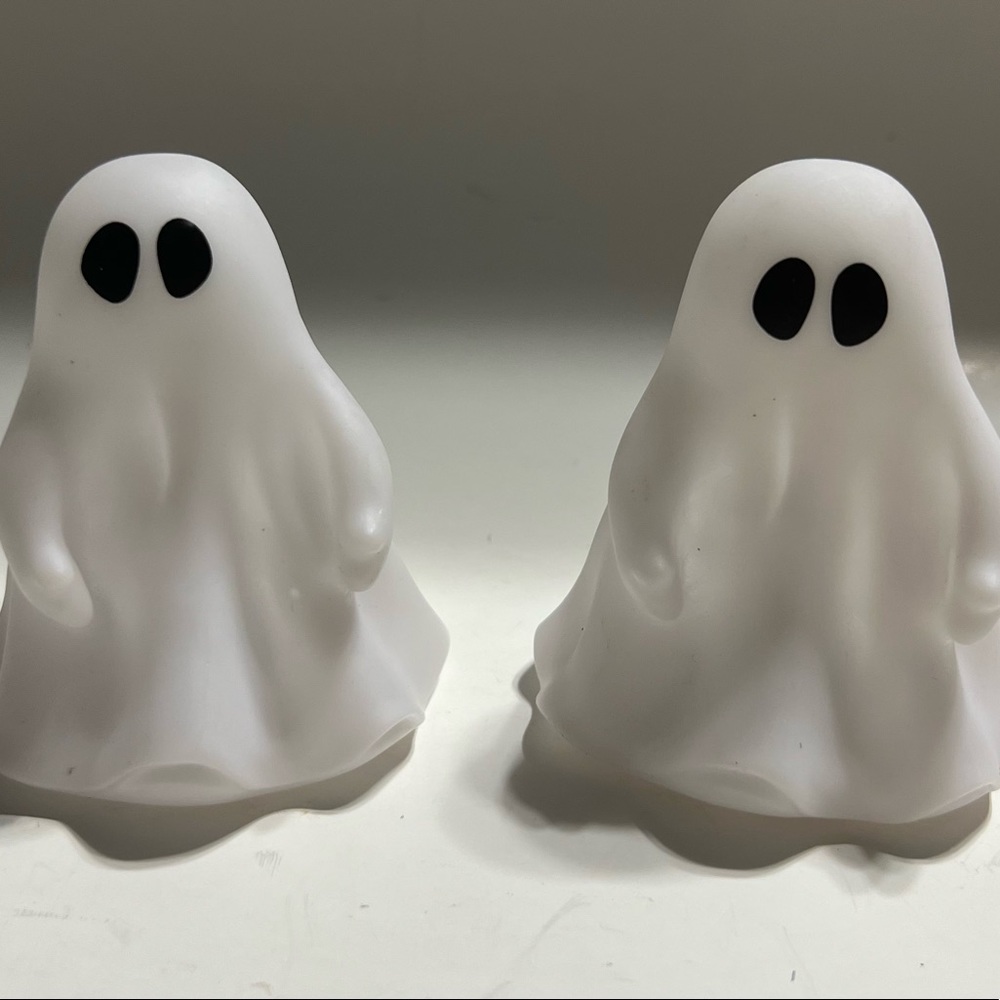 Set of 2 ghost light up decor
